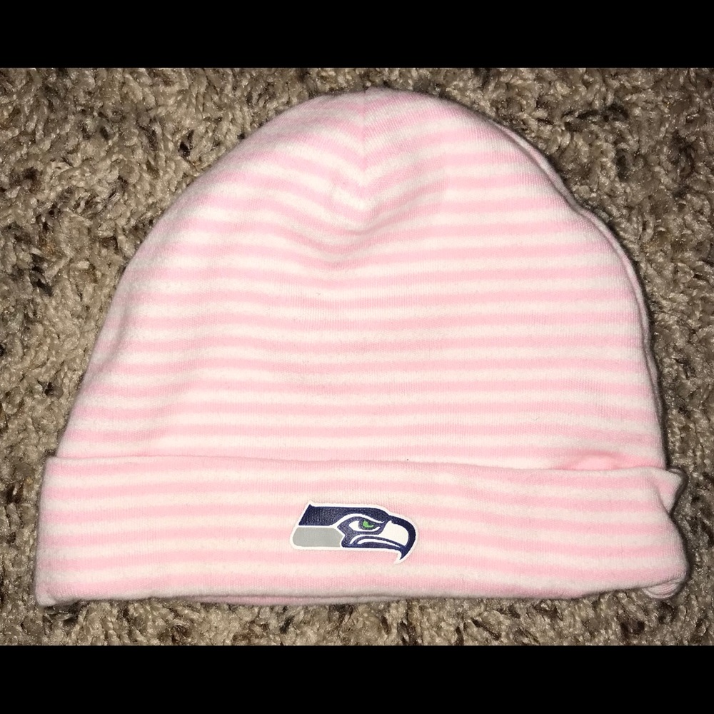 SEAHAWKS PINK BABY BEANIE AND BOOTIES 0-9 months